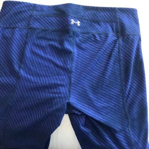 Under Armour stripe capri leggings. Med